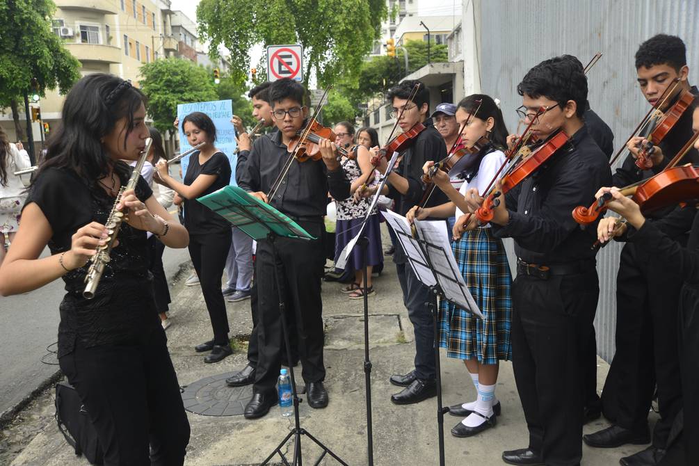 Students from the Antonio Neumane Conservatory held an artistic sit-in to demand restoration of the space;  They assure that they receive lessons in “deplorable” conditions