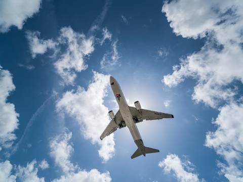 Tras reclamo de Avianca, ente regulador le ordena a Latam que deje de vender vuelos a Bogotá sin autorización