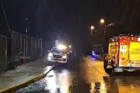 Intensa lluvia en Quito aumentó caudal en quebrada cercana a La Gasca y La Comuna; hay cierres viales