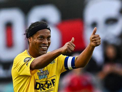 Ronaldinho, campeón del mundo con Brasil, jugará en septiembre un amistoso con otros futbolistas en Manta