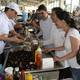 Degustadores van por Guayaquil rastreando huecas