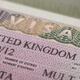 El gobierno británico dicta reformas a las visas de estudiantes para reducir la migración