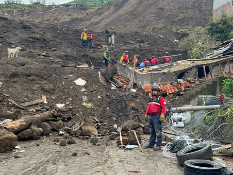 Condición climática complica tareas de búsqueda en Alausí, donde la cifra de muertos tras deslizamiento sube a 28