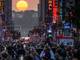 Cientos de personas en Nueva York captaron las espectaculares imágenes del Manhattanhenge 